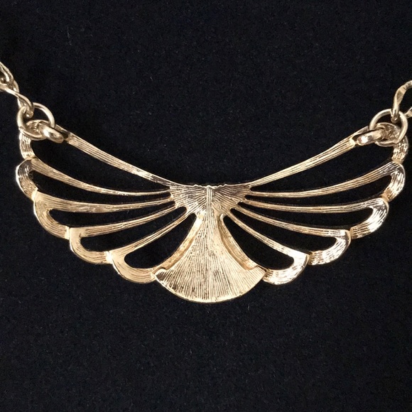 AVON VINTAGE GOLD TONE NECKLACE - Picture 3 of 5